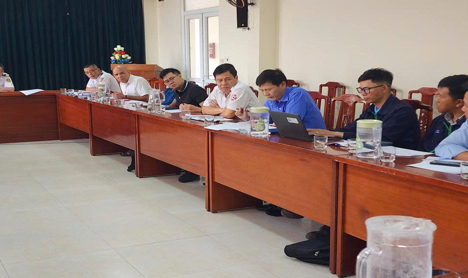 H&igrave;nh ảnh: C&aacute;c doanh nghiệp tham gia &yacute; kiến tại cuộc họp