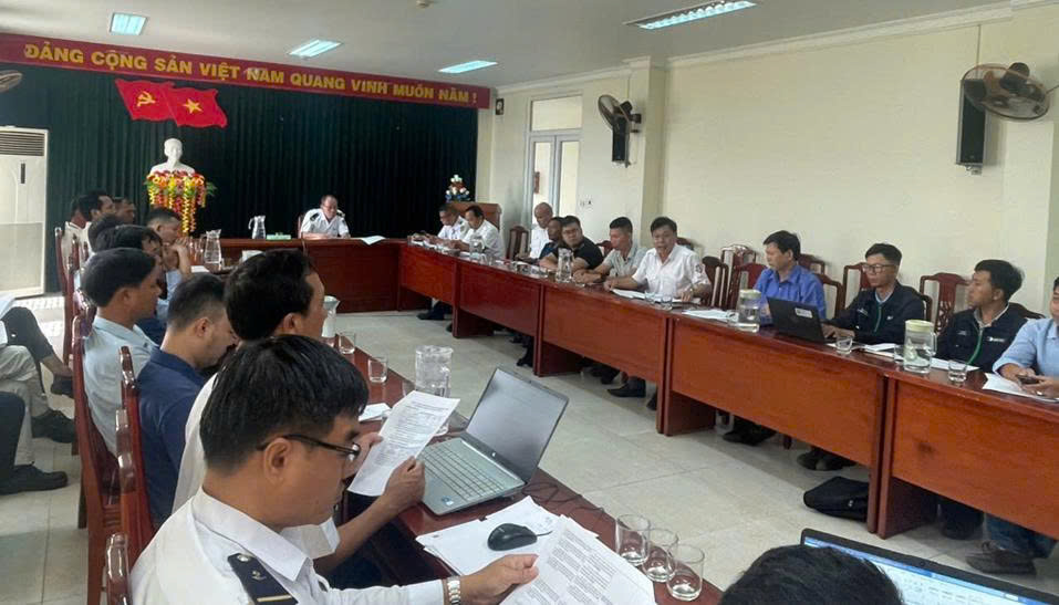 H&igrave;nh ảnh: C&aacute;c doanh nghiệp tham gia &yacute; kiến tại cuộc họp